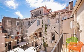 Two Bedroom Apartment In City Center Igor